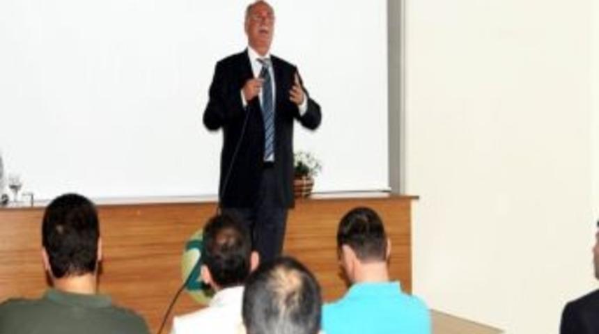 Başkan Akova &Uuml;niversitelilere Konuştu