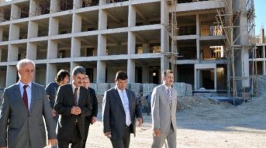 Vali Mayda Yurt İnşaatında İncelemelerde Bulundu