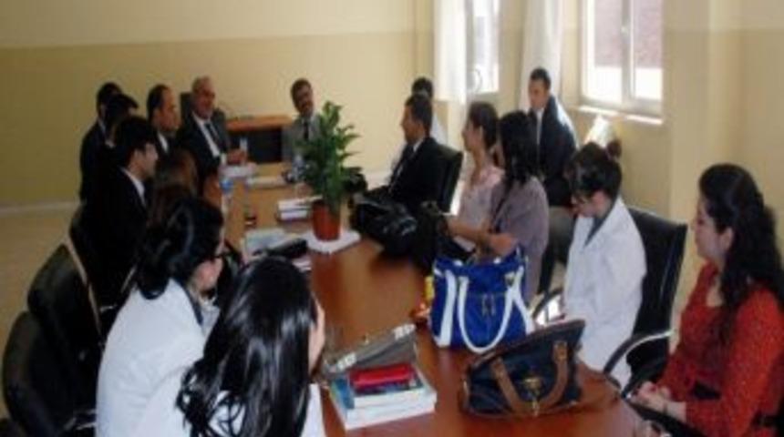 Suşehri Belediyesi’nden Okula Malzeme Desteği