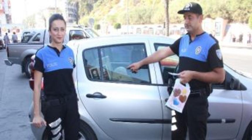Polisten Uyarı Ama&ccedil;lı Ceza Makbuzu