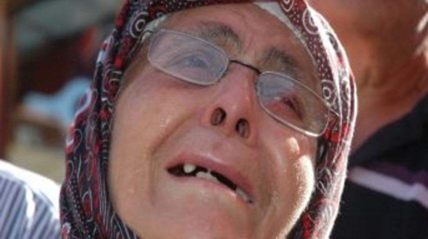 Şehidi Binlerce Kişi G&ouml;zyaşlarıyla Karşıladı