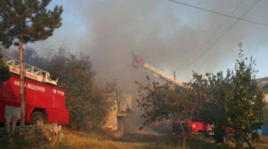 Havza&rsquo;da Ev Ve Ahır Yangını