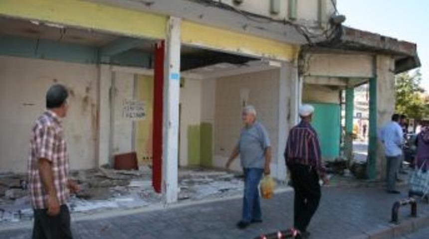 Saray İ&ccedil;in Boşaltılıyor