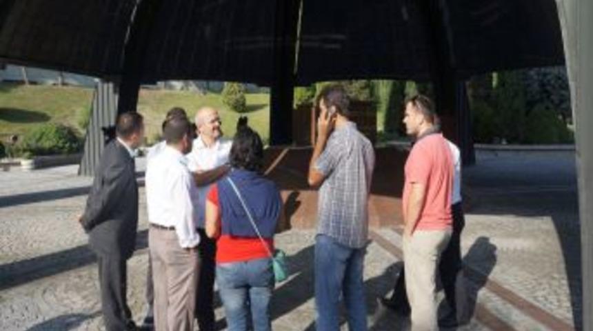 İBB Yetkilileri Turgut &Ouml;zal&rsquo;ın Mezarında Inceleme Yaptı