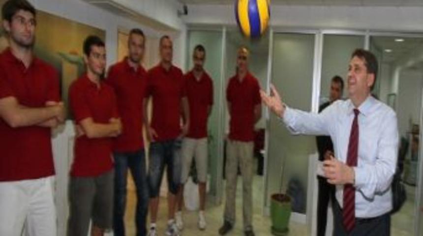 Konak Belediyesi Altınordu Spor Voleybol Takımı Şampiyonluk İ&ccedil;in Oynayacak