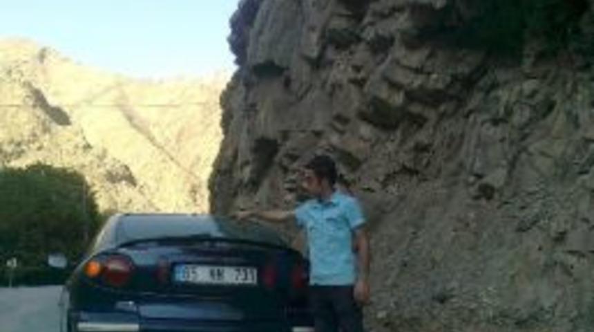 Hakkari-van Karayolunda Kaya Tehlikesi