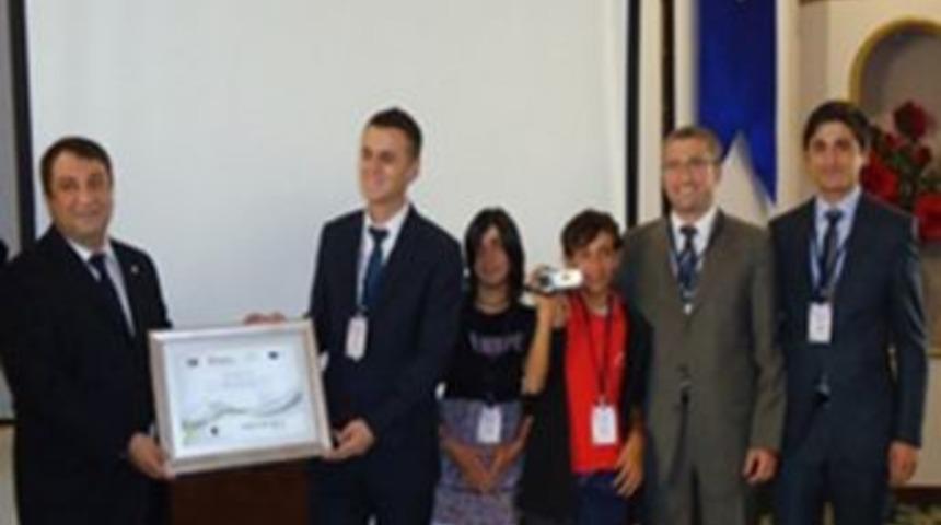 Pirin&ccedil;ili İlk&ouml;ğretim Okulu&rsquo;na Dil &Ouml;d&uuml;l&uuml;