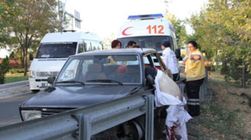 Bariyerlere saplandı