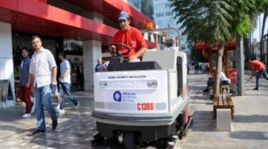 Kaldırımlarda Islak Ve Kuru Temizlik