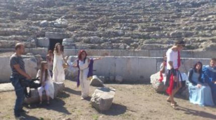 Sezar Roma Tiyatrosundaydı