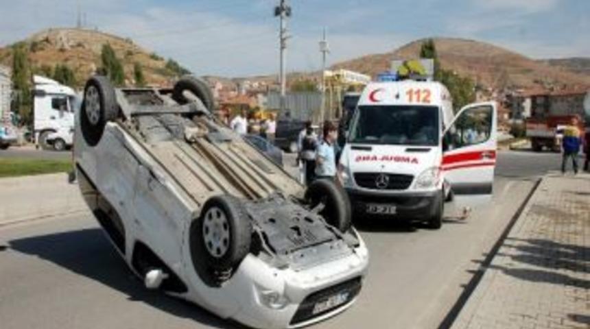 Boz&uuml;y&uuml;k&rsquo;te Kamyonet Takla Attı: 1 Yaralı
