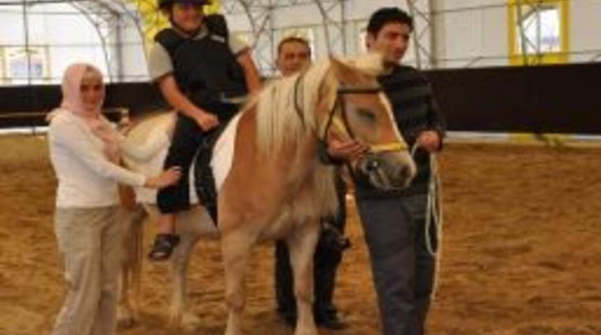 Atlı Rehabilitasyon Merkezi Kullanıma A&ccedil;ıldı