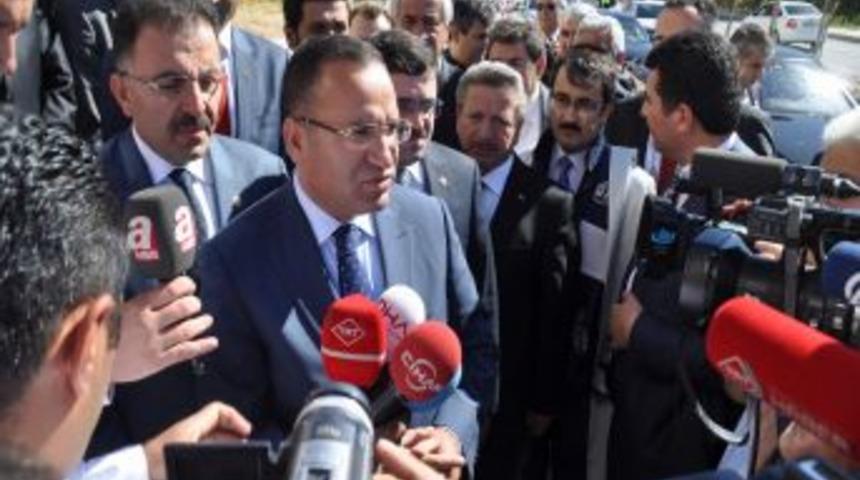Bozdağ: AK Parti'nin Kapatılması I&ccedil;in CHP'li Vekilin Başvurması Sa&ccedil;malık