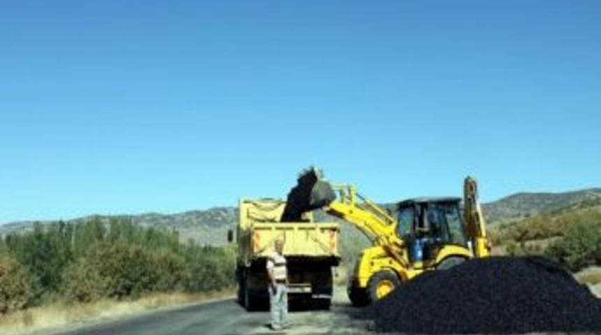 K&ouml;y Yollarında &Ccedil;alışmalar Devam Ediyor