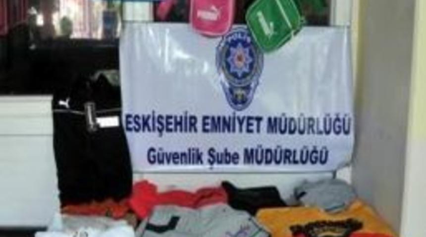 Eskişehir'de 302 Adet Taklit Spor &Uuml;r&uuml;n&uuml; Ele Ge&ccedil;irildi