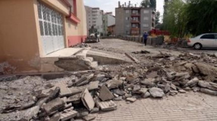 Okulların &Ccedil;evre D&uuml;zenlemesi Yapılıyor