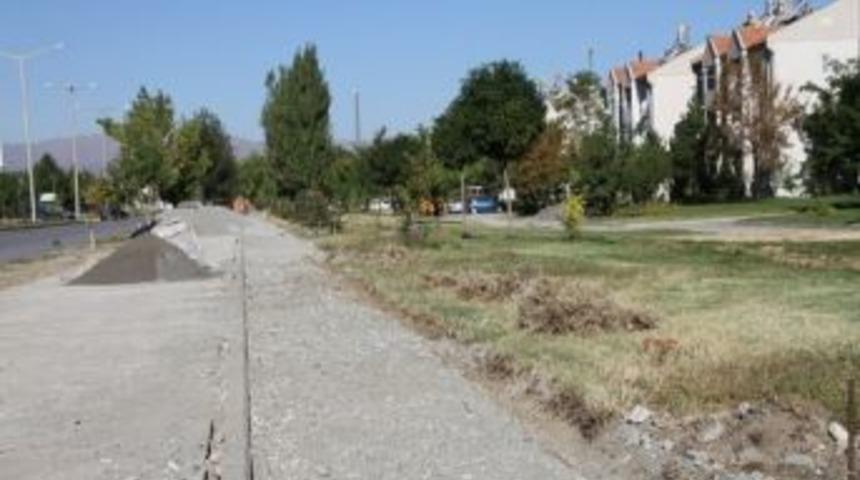 Meng&uuml;celi Mahallesine Y&uuml;r&uuml;y&uuml;ş Yolu