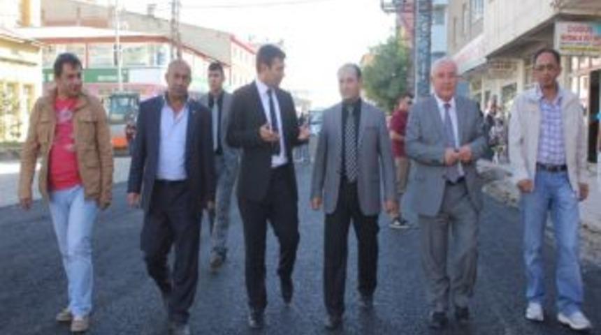 Ağrı Vali Yardımcısı Ateş, Caddelerde Asfalt &Ccedil;alışmalarını İnceledi