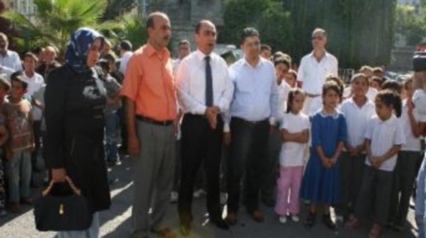 Tarsus&rsquo;ta &Ouml;ğrencilere Kırtasiye Yardımı