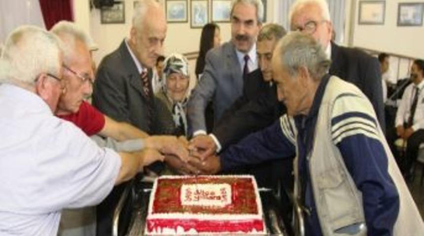 Huzurevinde Doğum G&uuml;n&uuml; S&uuml;rprizi