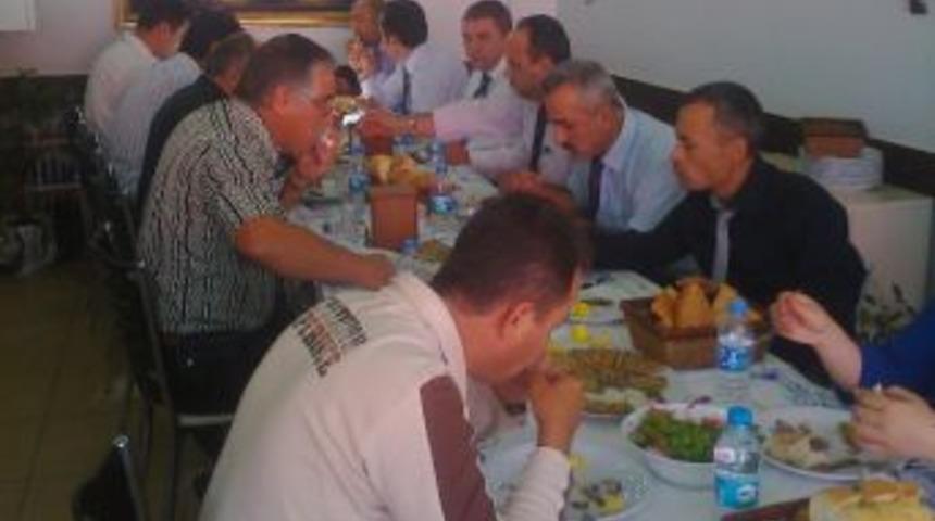 T&uuml;rk Eğitim-sen Sorgun Milli Eğitimde &Ccedil;alışan &Uuml;yeleri İle Yemekte Buluştu