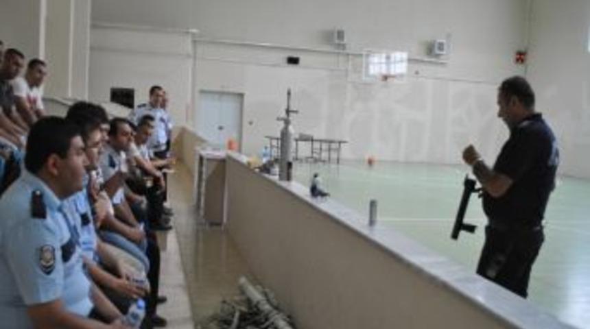 Selendili Polisler Eğitimden Ge&ccedil;irildi.