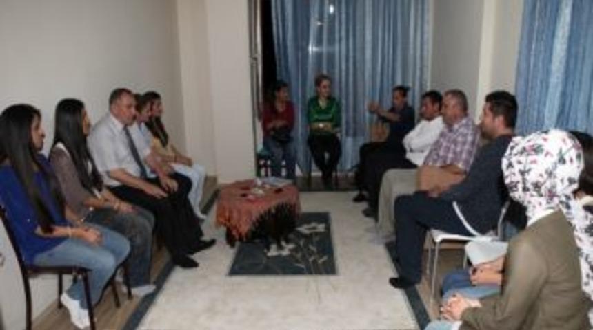 Alaaddin Yılmaz &Uuml;niversite &Ouml;ğrencilerini Ziyaret Etti