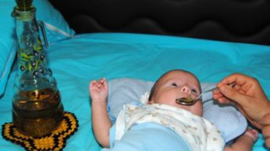 "Bir &Ccedil;ay Kaşığı Saf Zeytinyağı Bebeklerin Kabızlığını Gideriyor"