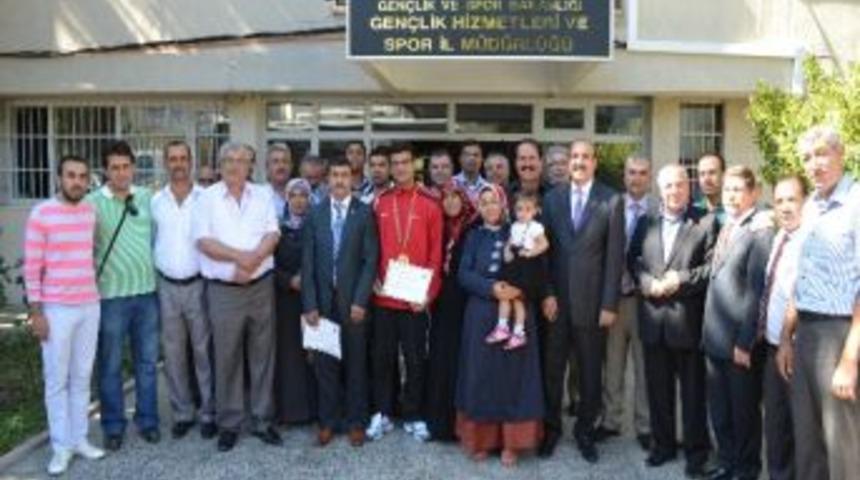 D&uuml;nya Şampiyonu Ge&ccedil;it&rsquo;ten Sadi Fındıklı&rsquo;ya Ziyaret