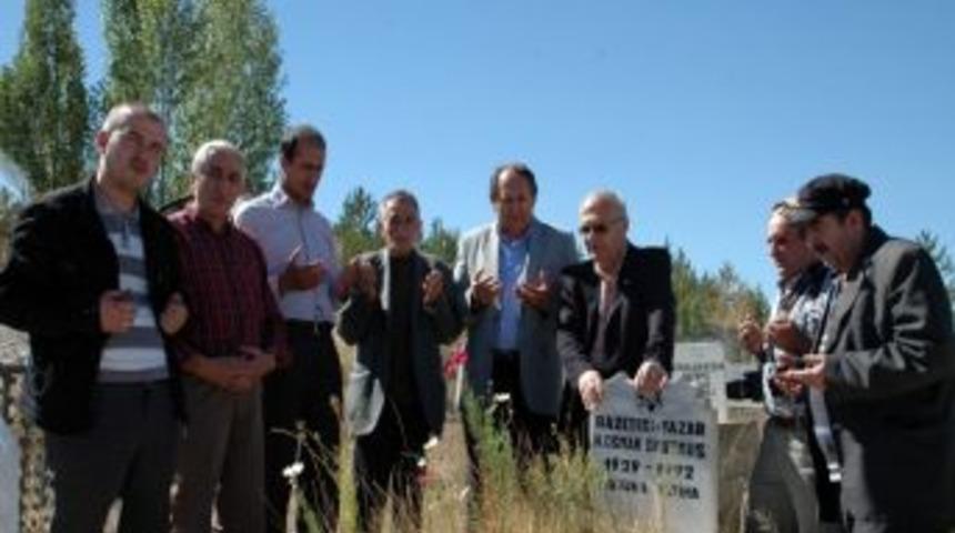 Osman Okutmuş, Mezarı Başında Anıldı