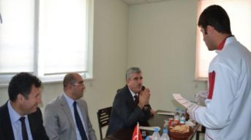 Hizan&rsquo;da Garsonluk Ve Arıcılık Kursu Belge Dağıtım T&ouml;reni