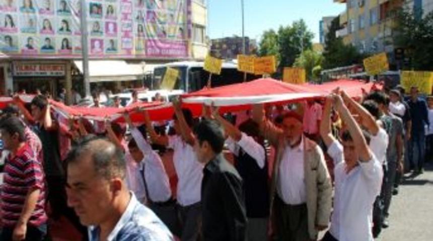 Adıyamanlı Gençler Skandal Filmi Protesto Etti