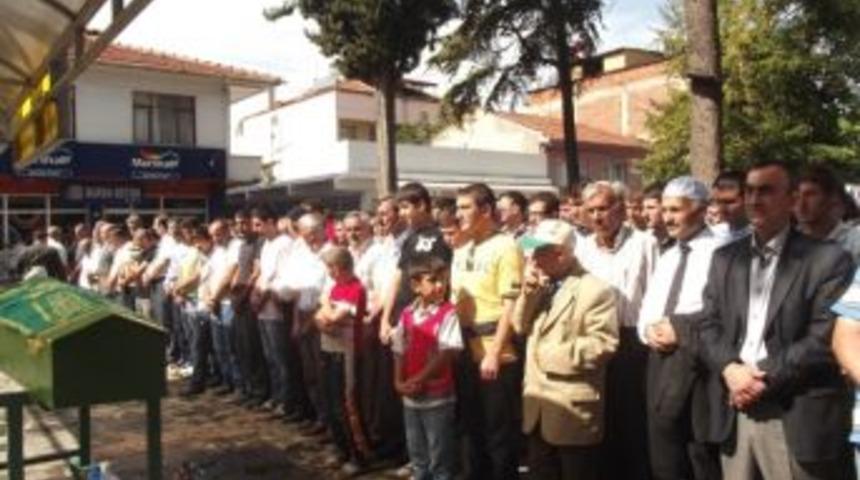 G&uuml;bre Boşaltırken R&ouml;morkun Altında Kaldı