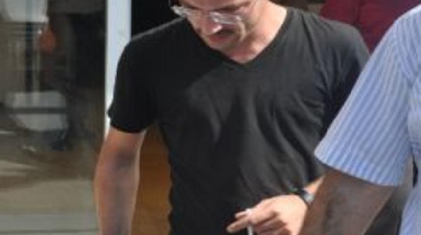 Başhekimle G&ouml;r&uuml;şemeyince Boğazına Bı&ccedil;ak Dayadı