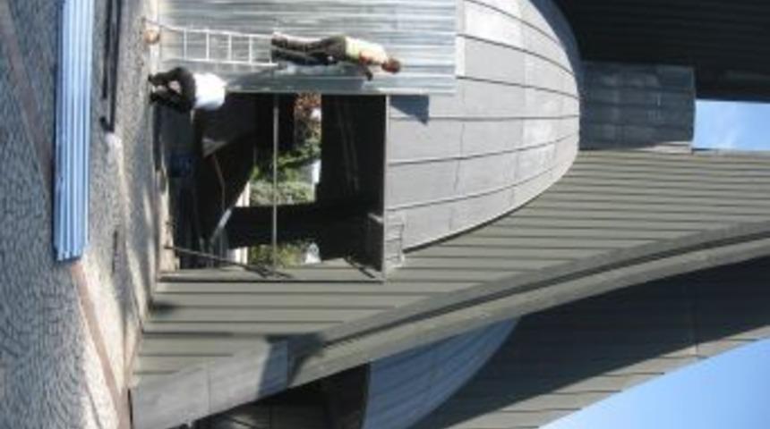 &Ouml;zal'ın Metal Plakalarla Kapatıldı