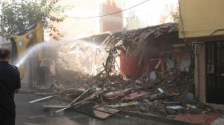 Tehlike Arz Eden Metruk Bina Yıkıldı