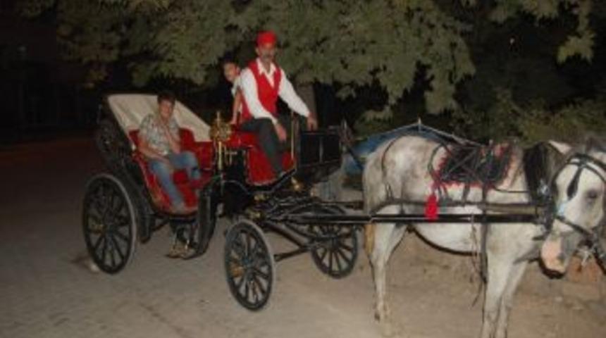 G&ouml;lbaşında Fayton Turları Halkın İlgisini &Ccedil;ekiyor