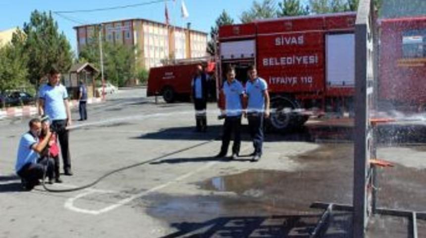 Anaokulu &Ouml;ğrencileri İtfaiyeyi Ziyaret Etti