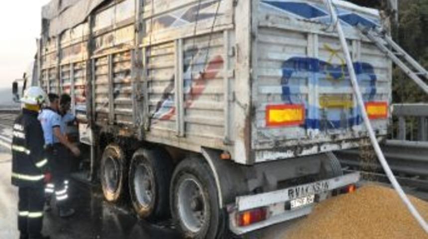 Bolu Dağı&rsquo;nda Mısır Y&uuml;kl&uuml; Kamyonda Yangın &Ccedil;ıktı