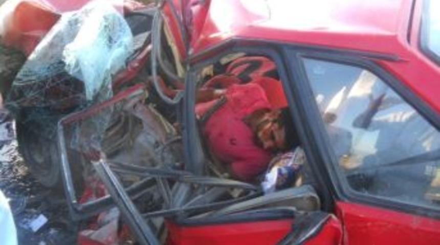 Aksaray&rsquo;da Sıkışmalı Kaza: 4 Yaralı