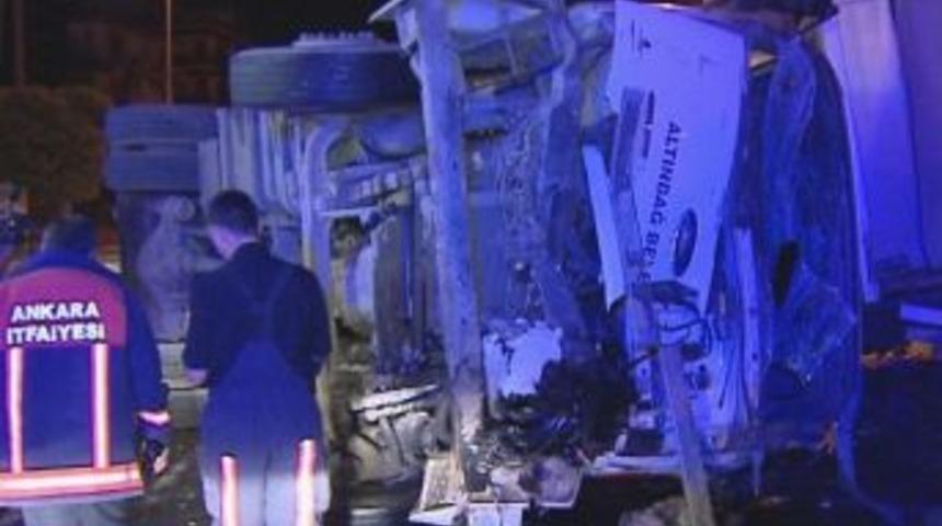 &Ccedil;&ouml;p Kamyonu Ile Servis Minib&uuml;s&uuml; &Ccedil;arpıştı: 10 Yaralı