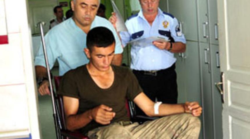 Askeri ara&ccedil; kaza yaptı: 5 yaralı