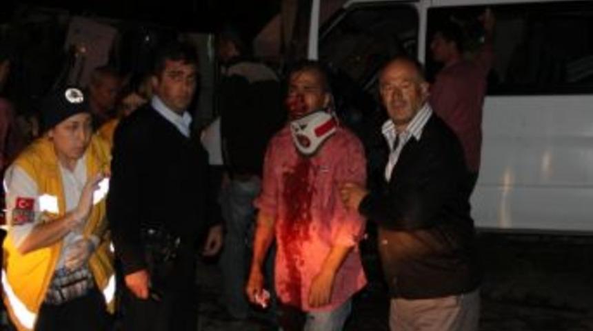 Çöp Kamyonu İle İşçi Servisi Çarpıştı: 10 Yaralı