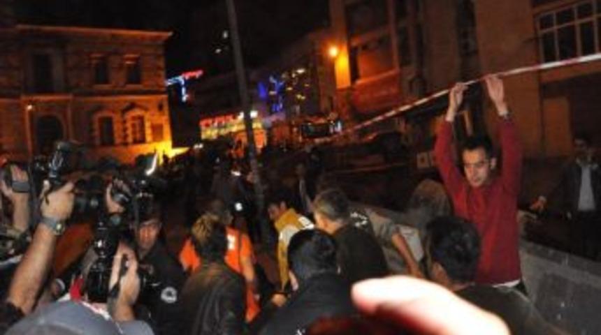 Vakıf İş Merkezi Temelinden &Ccedil;ıkan Suyu Atık Su Tesislerine Bağlamak İ&ccedil;in &Ccedil;alışıyorlardı