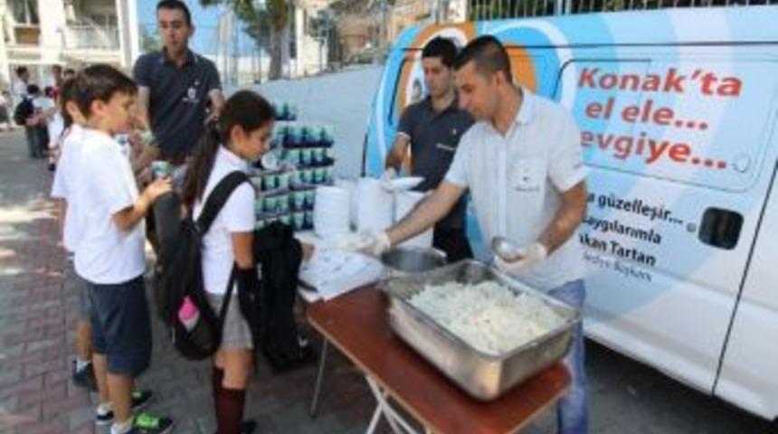 &Ouml;ğrencilere Tavuklu Pilav Ve Ayran S&uuml;rprizi