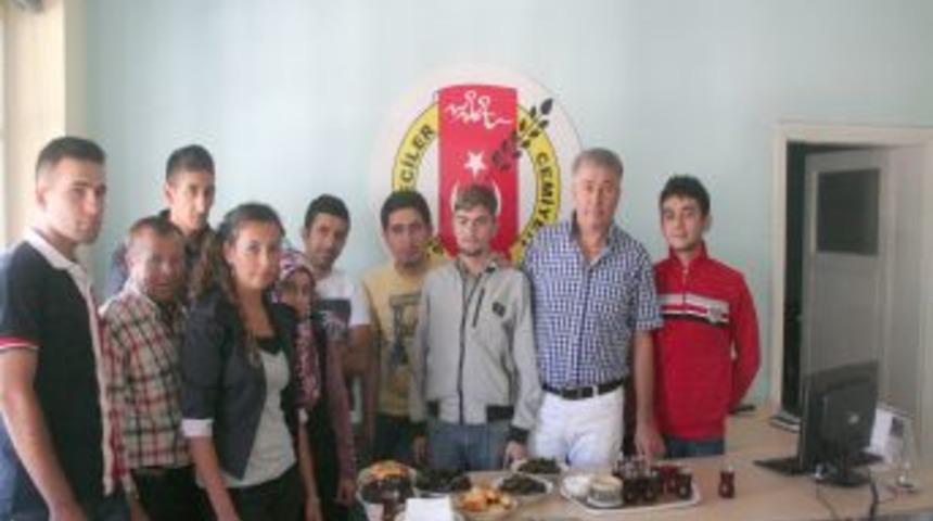 İş Yoğunluğu Nedeniyle Bir Araya Gelemeyen Gazeteciler Altın G&uuml;n&uuml;nde Buluşuyor