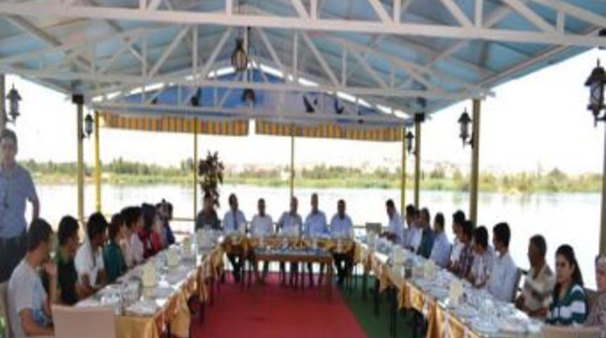 Birecik'te Başarılı &Ouml;ğrenciler &Ouml;d&uuml;llendirildi