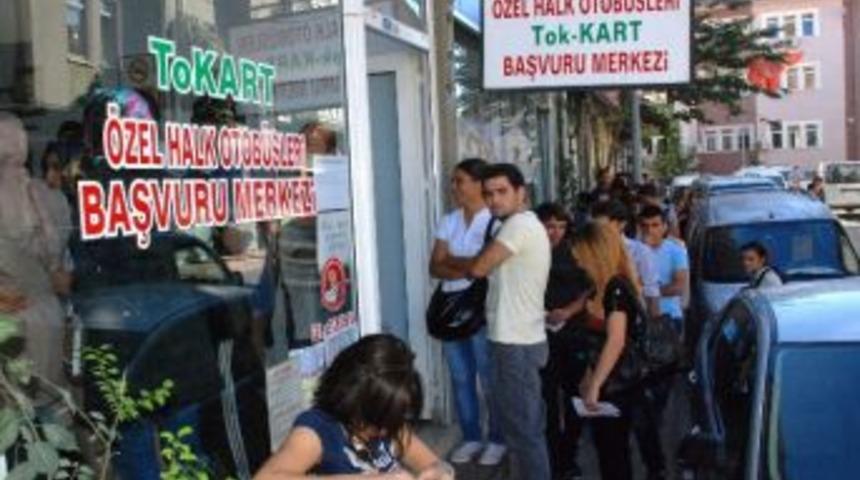 Tokat&rsquo;ta &Ouml;ğrencilerin Kart Kuyruğu