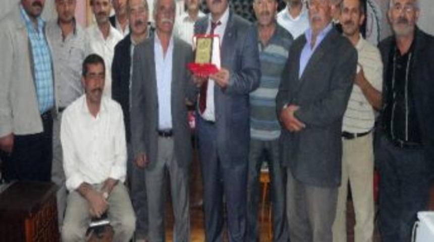 Ercişli Marangoz Ustasına Anlamlı Plaket