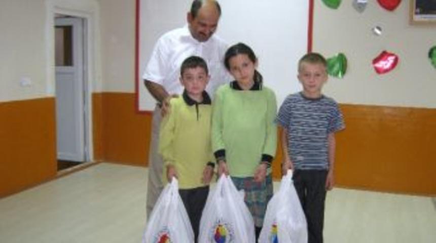 Gediz Ticaret Ve Sanayi Odasından Bin 176 &Ouml;ğrenciye Kırtasiye Yardımı